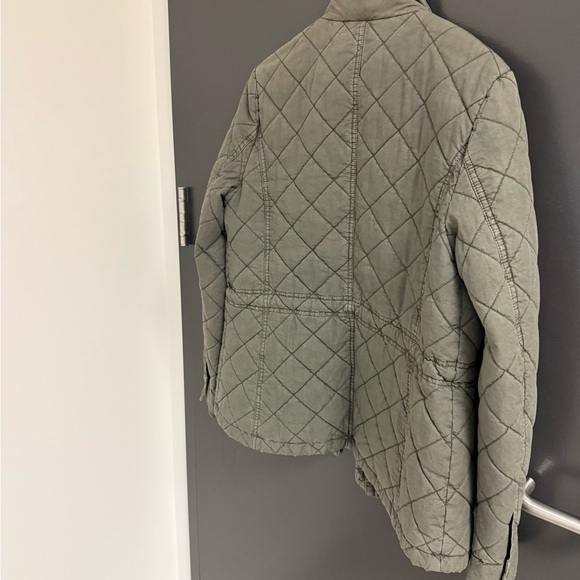 G.H. Bass & Co. Khaki green EUC near new size L Quilted Utility/Barn Jacket - Picture 8 of 13